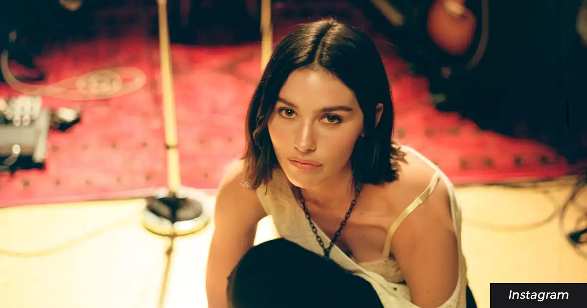 Gracie Abrams anuncia nova música "Hit the Wall" Gracie Abrams anuncia nova música "Hit the Wall"