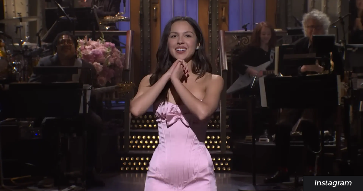 Olivia Rodrigo estreia-se como apresentadora no SNL Olivia Rodrigo estreia-se como apresentadora no SNL